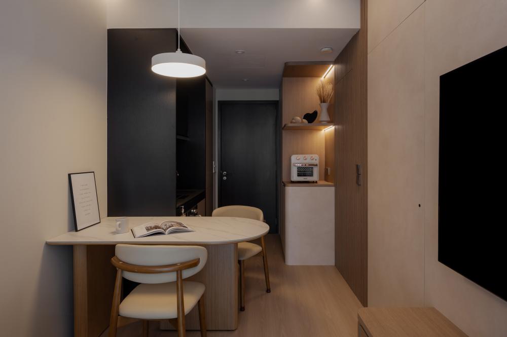 Modern Dining Room with Drop Light and Dining Table