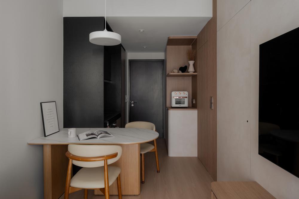 Modern Dining Room with Drop Light and Dining Table