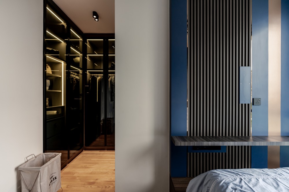Modern Bedroom with Feature Wall and Wardrobe