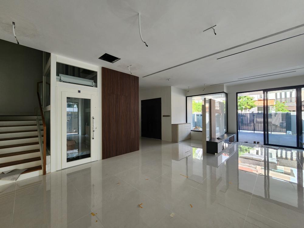 Modern Living Room with Homogeneous Tiles and Feature Wall