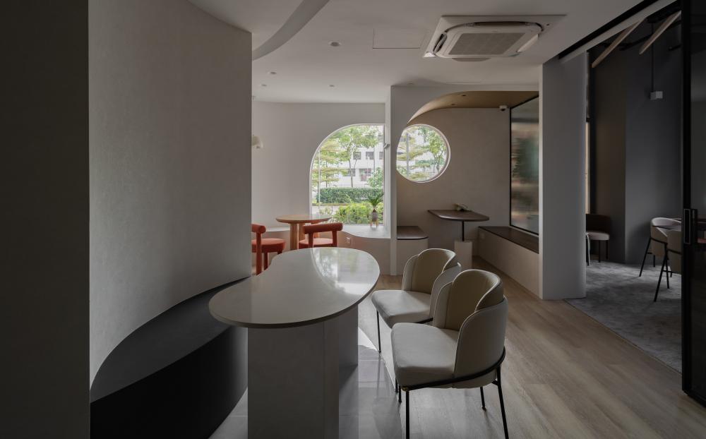 Modern Office with Bookshelf and Desk