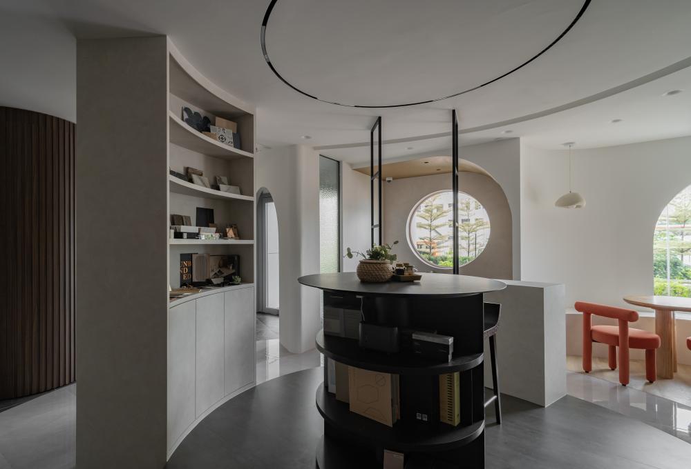 Modern Office with Bookshelf and Desk