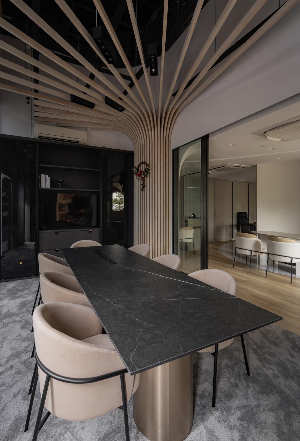 Modern Office with Bookshelf and Desk