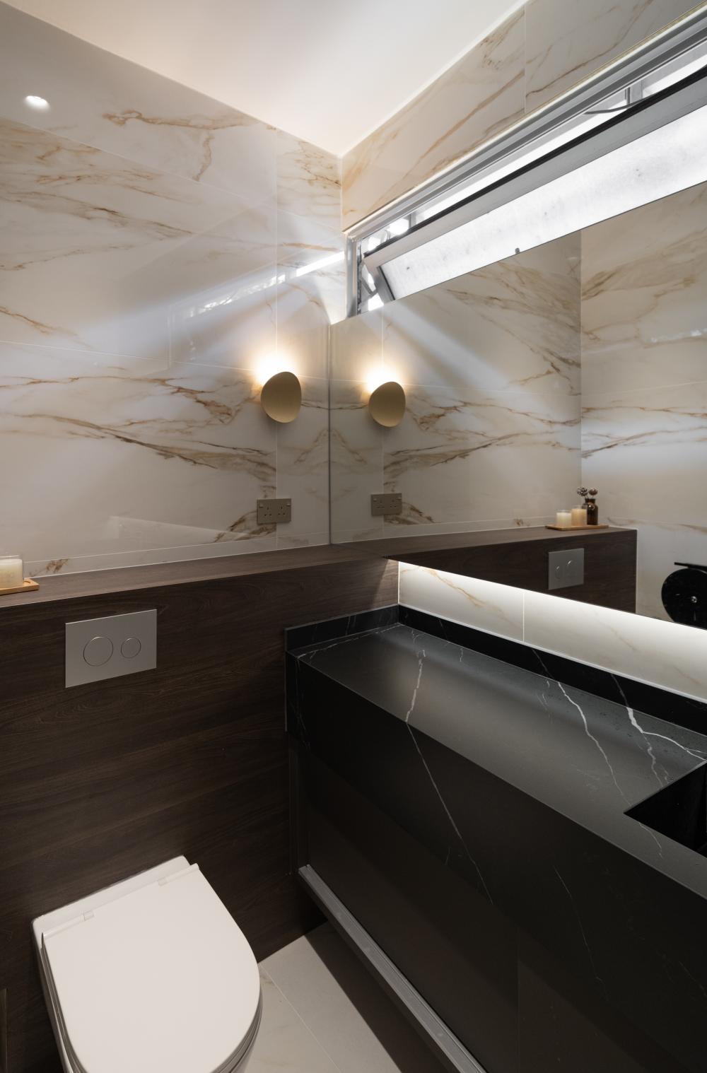Modern Bathroom with Mirror and Bathroom Storage