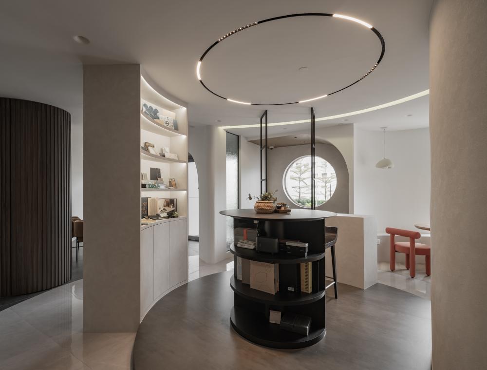 Modern Office with Bookshelf and Desk