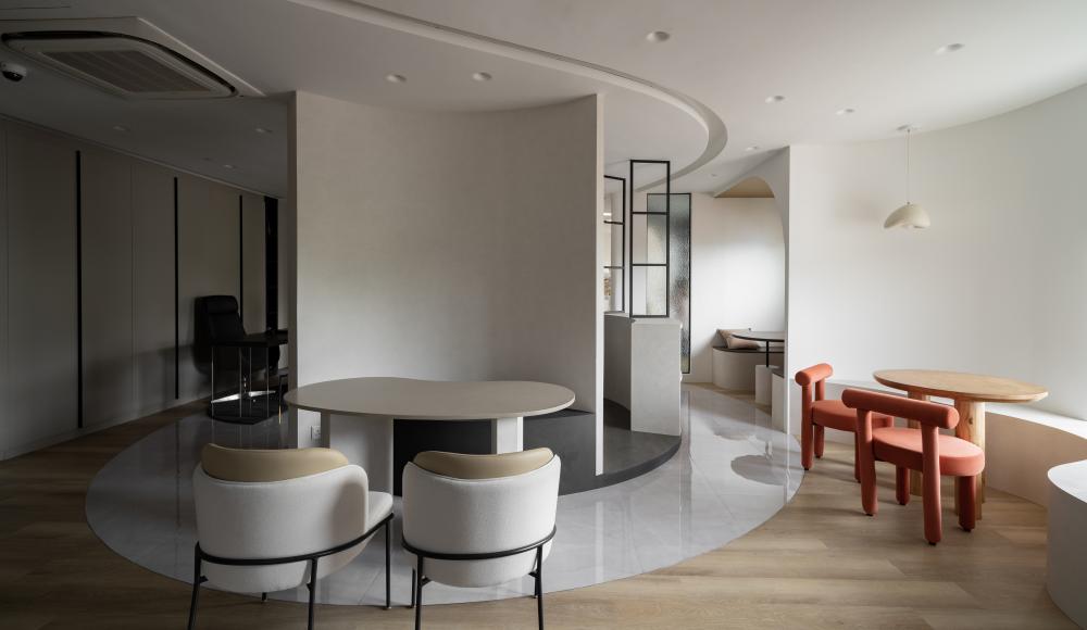 Modern Office with Bookshelf and Desk