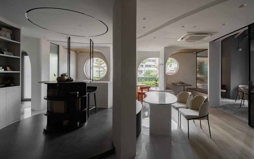 Modern Office with Bookshelf and Desk