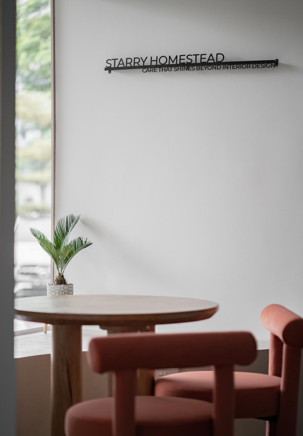 Modern Office with Bookshelf and Desk