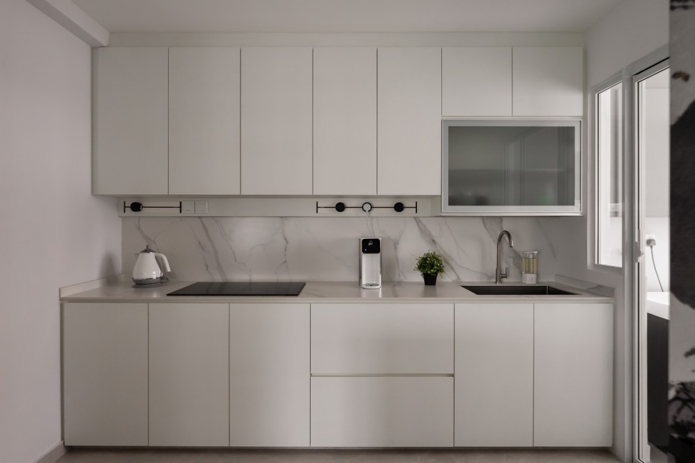 Minimalist Kitchen with Countertop and Kitchen Backsplash