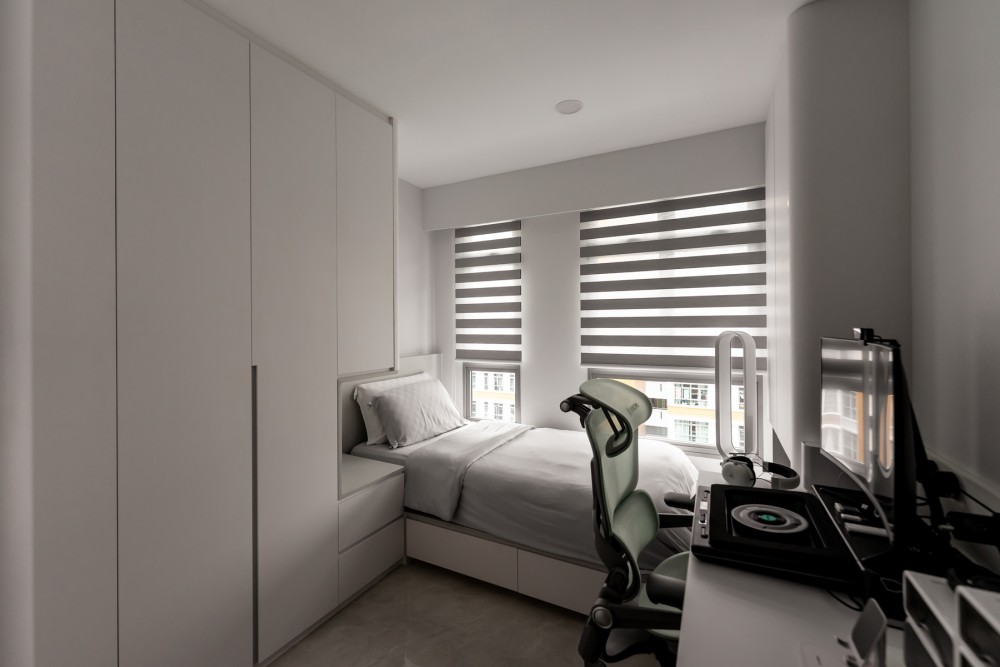 Minimalist Bedroom with Feature Wall and Wardrobe