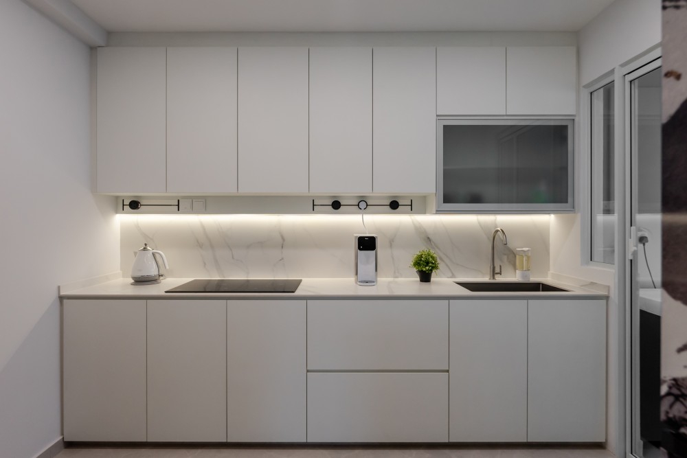 Minimalist Kitchen with Countertop and Kitchen Backsplash