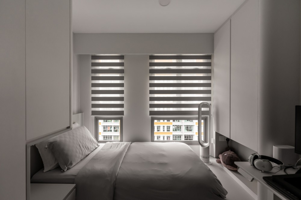 Minimalist Bedroom with Feature Wall and Wardrobe