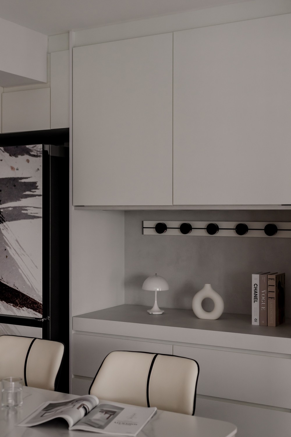 Minimalist Dining Room with Kitchen Island and Dining Chairs