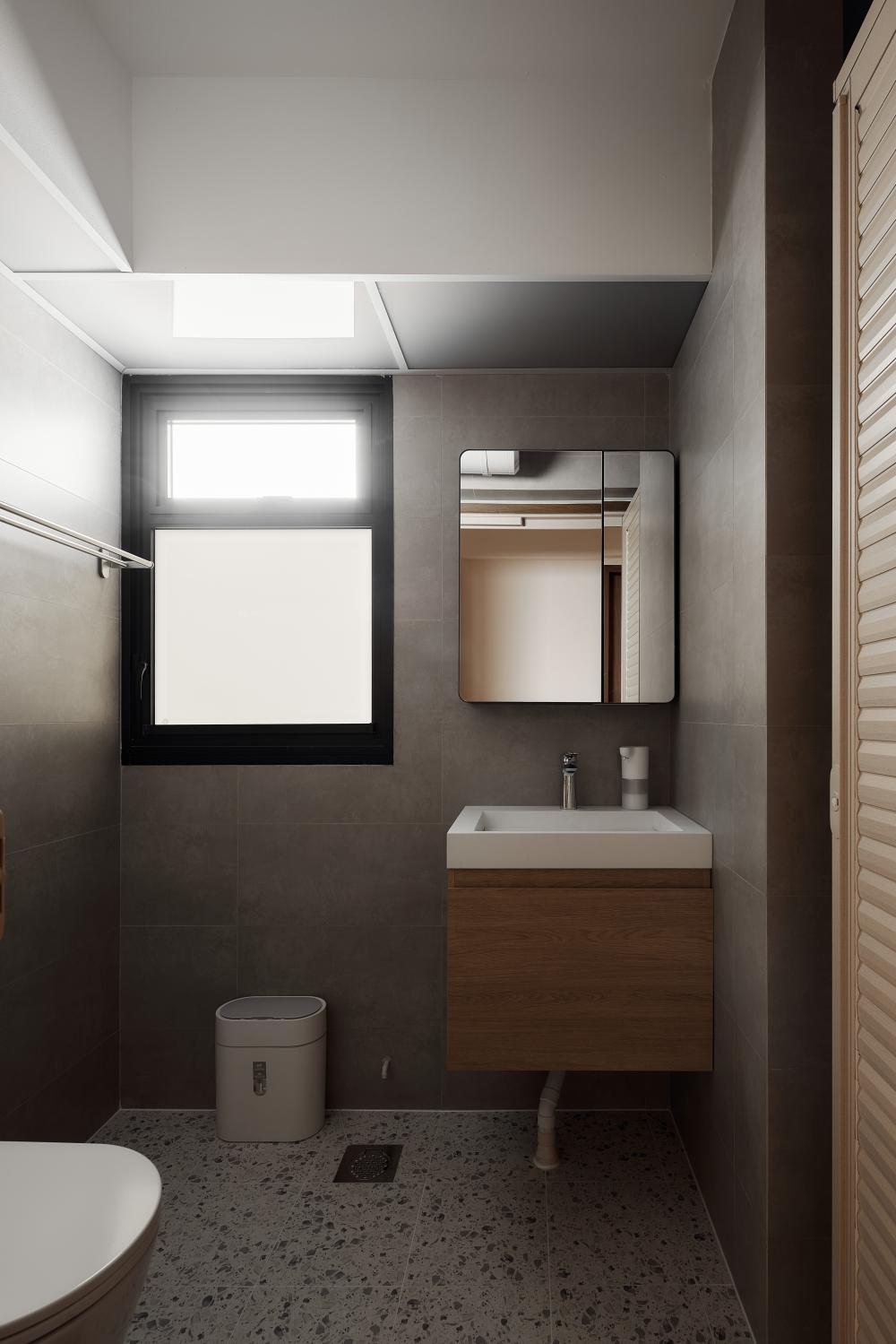 Scandinavian Bathroom with Marble Floor and Mirror