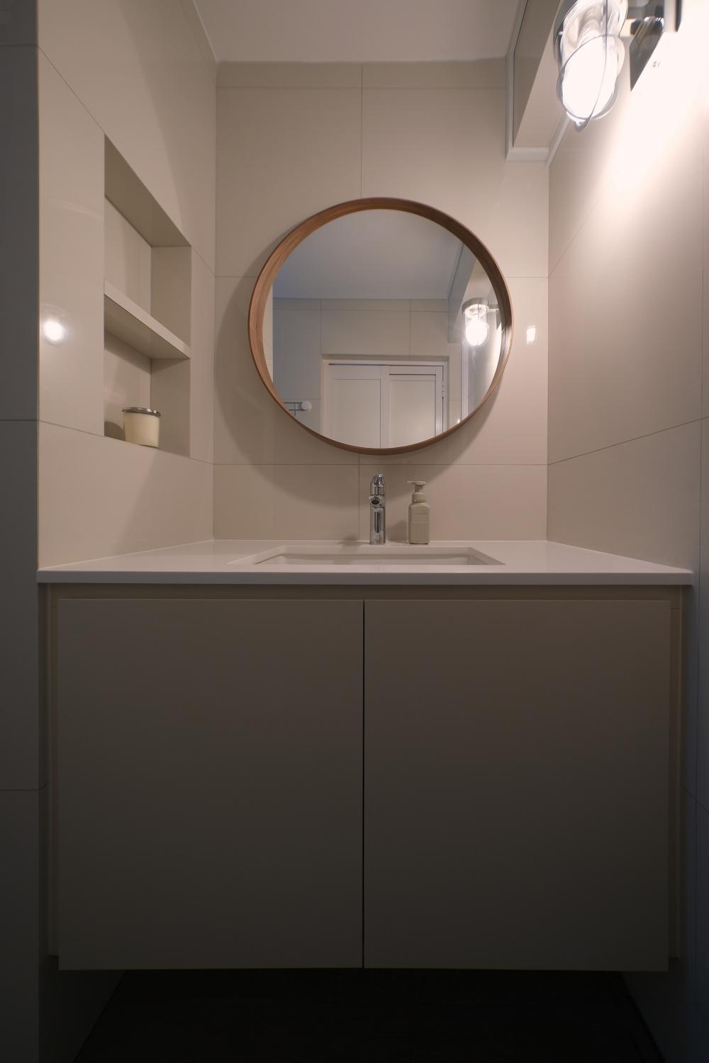 Modern Bathroom with Mirror and Bathroom Mirrors
