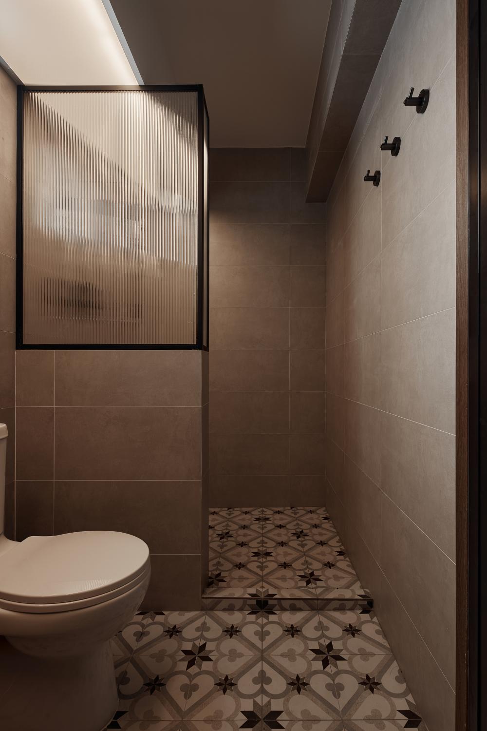 Asian Bathroom with Vinyl Flooring and Mirror