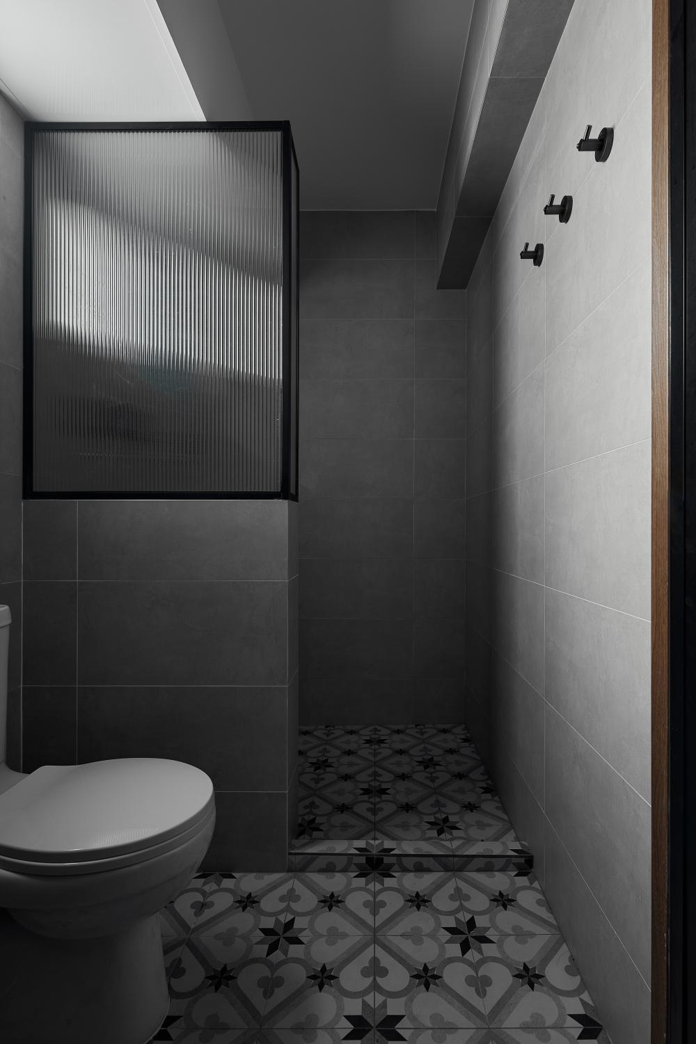 Asian Bathroom with Vinyl Flooring and Mirror