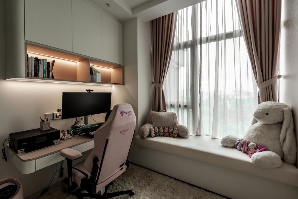 Modern Office with Bookshelf and Desk
