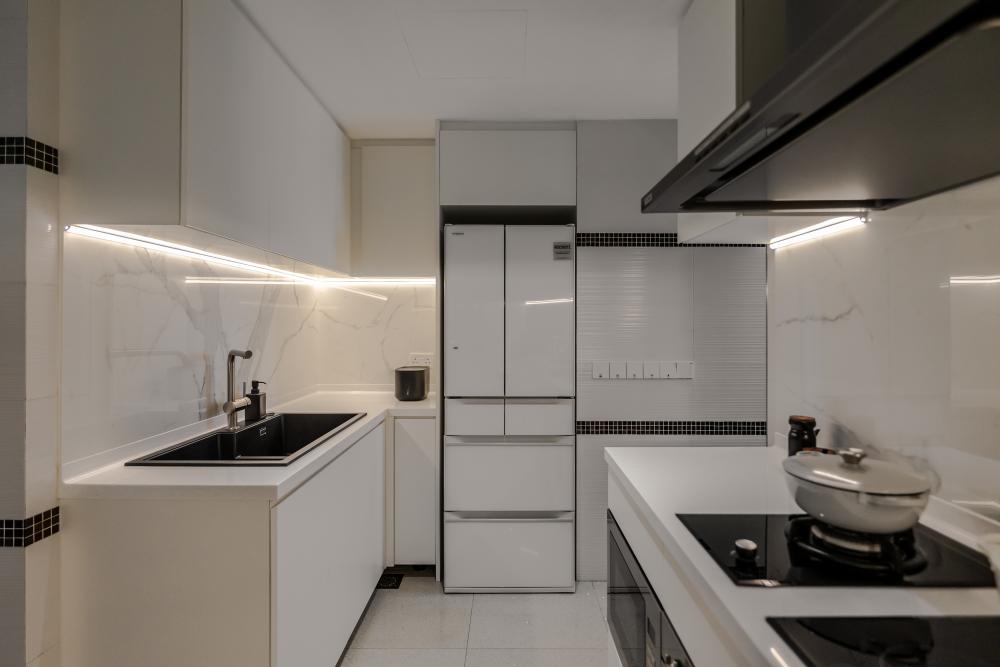 Modern Kitchen with Countertop and Kitchen Tap