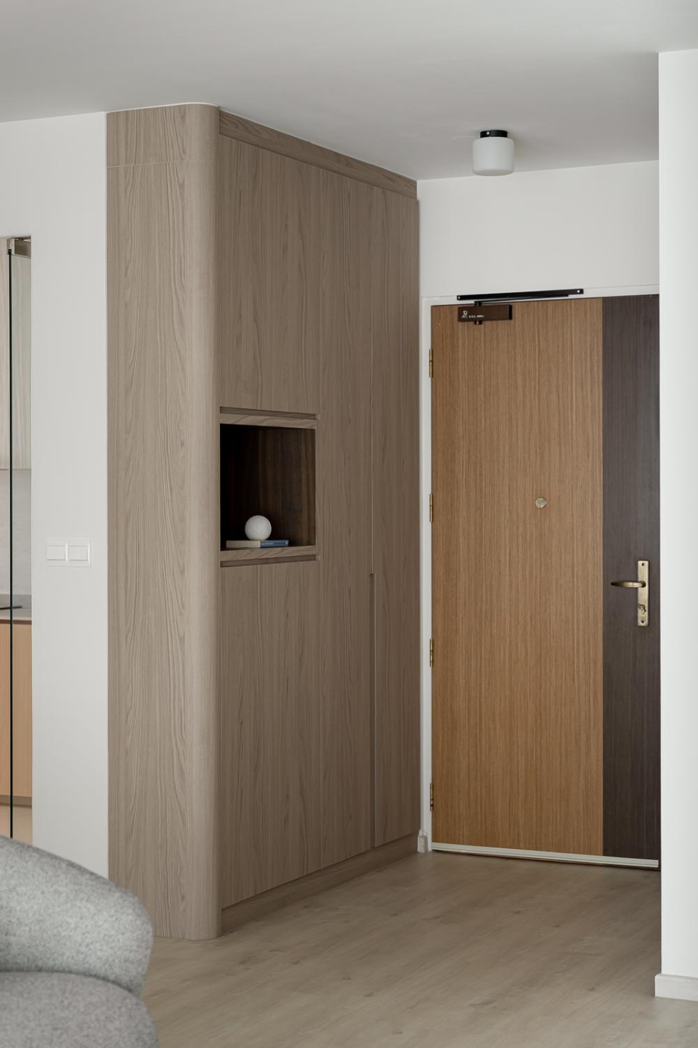 Scandinavian Entryway with Shoe Rack and Small Storage