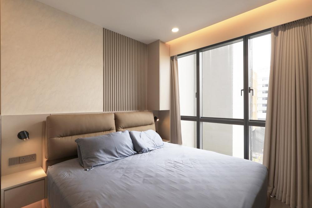 Contemporary Bedroom with Wardrobe and Closet