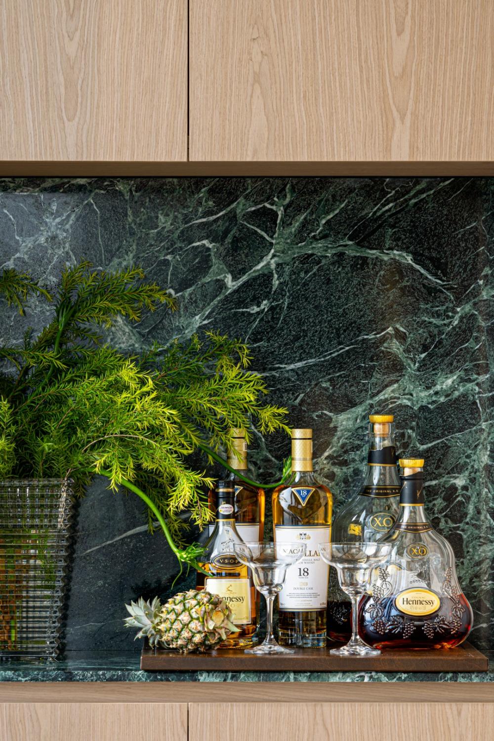 Contemporary Kitchen with Feature Wall and Open Kitchen