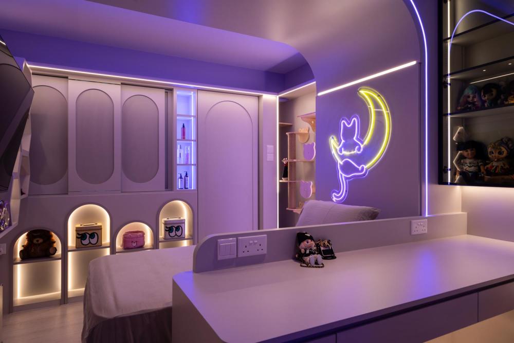 Modern Bedroom with Vinyl Flooring and Wardrobe