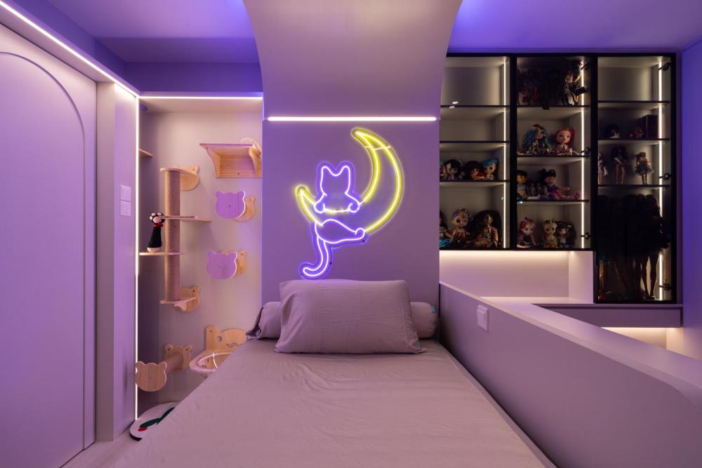 Modern Bedroom with Vinyl Flooring and Wardrobe