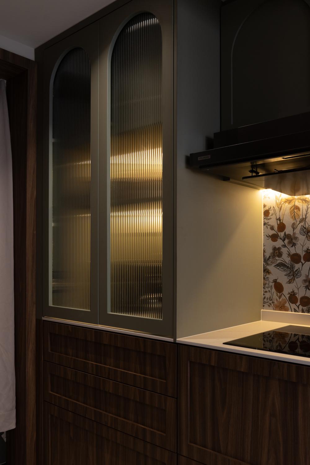 Country Kitchen with Wood Flooring and Kitchen Backsplash