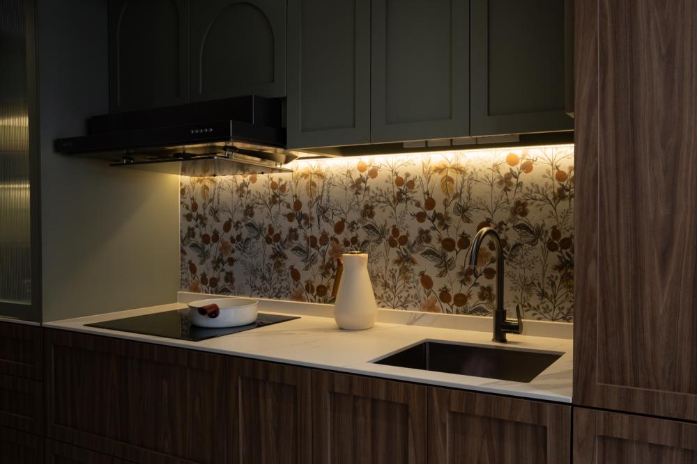 Country Kitchen with Wood Flooring and Kitchen Backsplash