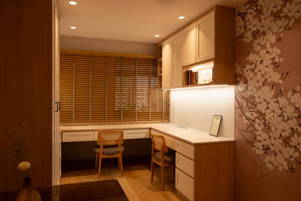 Asian Home Office with Bookshelf and Desk