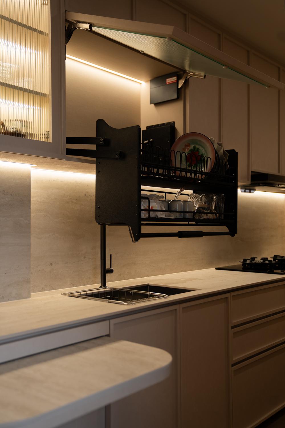 Modern Kitchen with Vinyl Flooring and Kitchen Backsplash