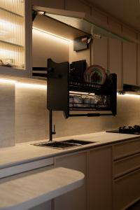Modern Kitchen at House Everything S3 Ep06