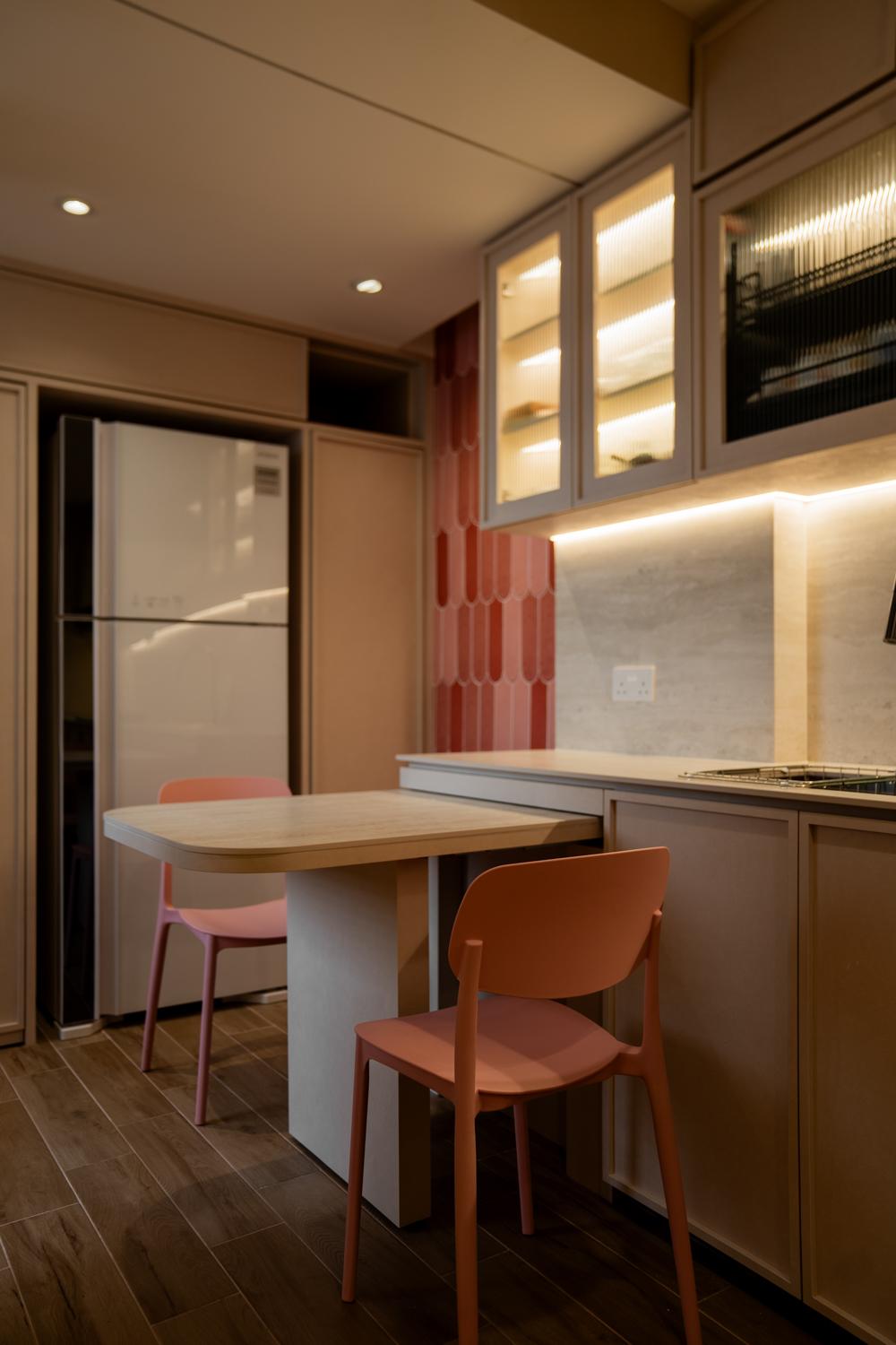 Modern Kitchen with Wood Flooring and Open Kitchen