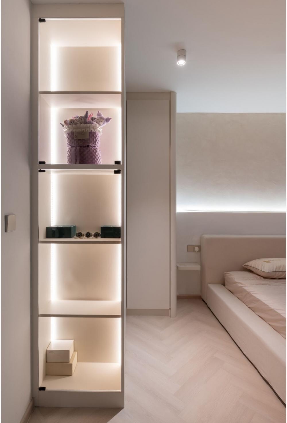Minimalist Bedroom with Vinyl Flooring and Flooring