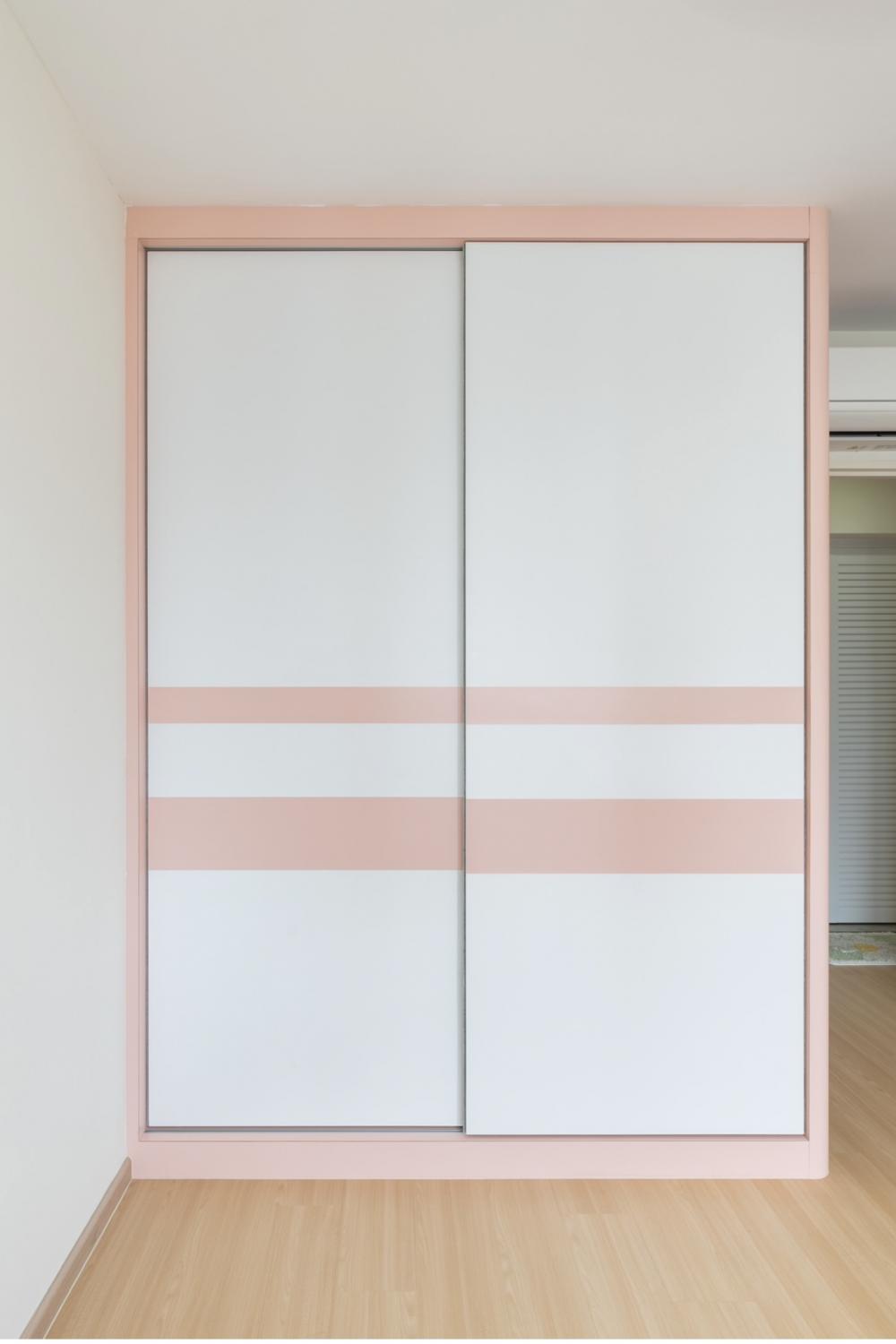 Minimalist Bedroom with Vinyl Flooring and Wardrobe