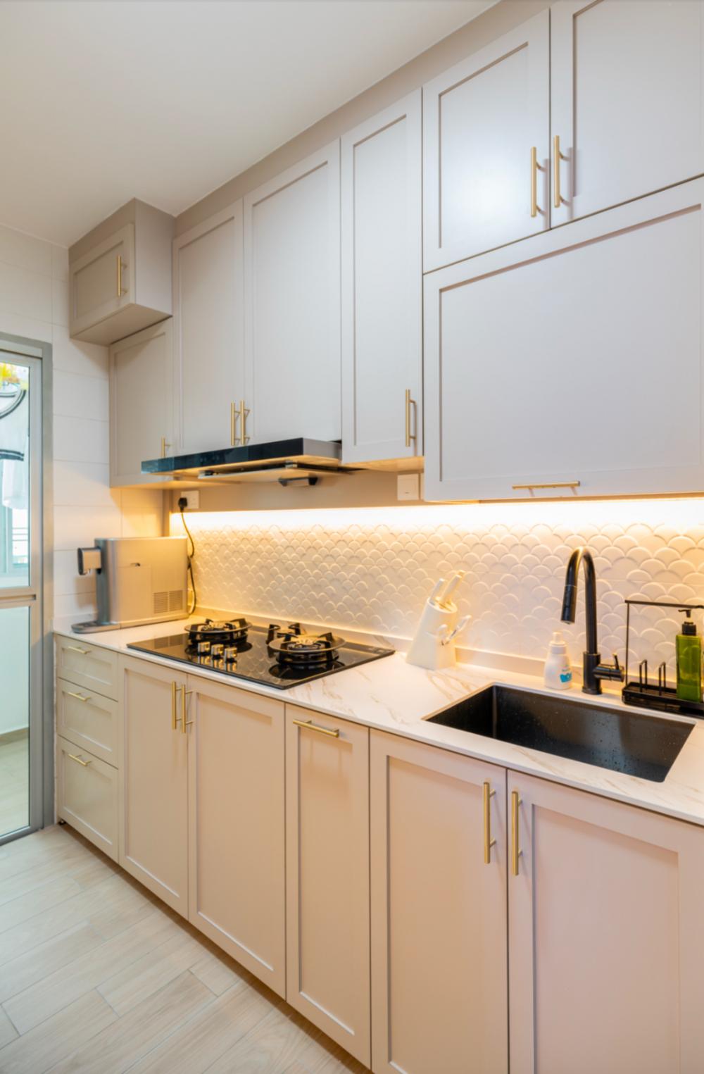 Minimalist Kitchen with Countertop and Homogeneous Tiles