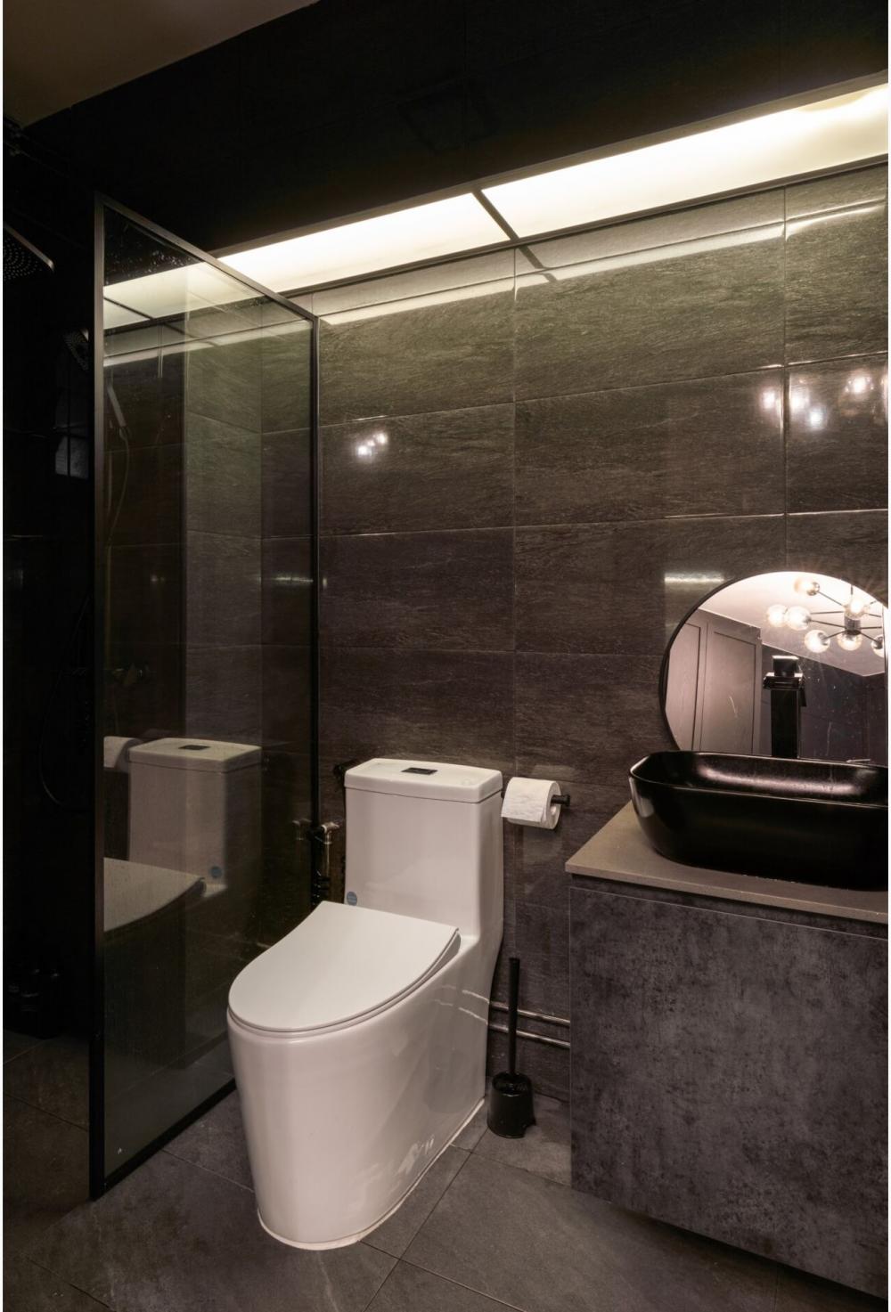 Industrial Bathroom with Countertop and Homogeneous Tiles