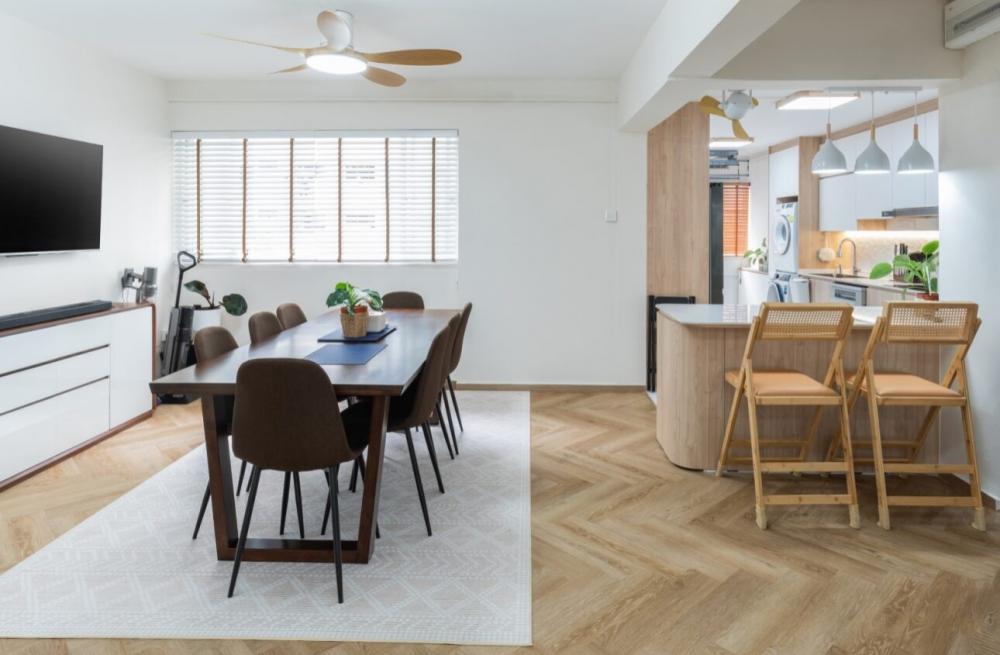 Minimalist Dining Room with Dining Table and Dining Chairs