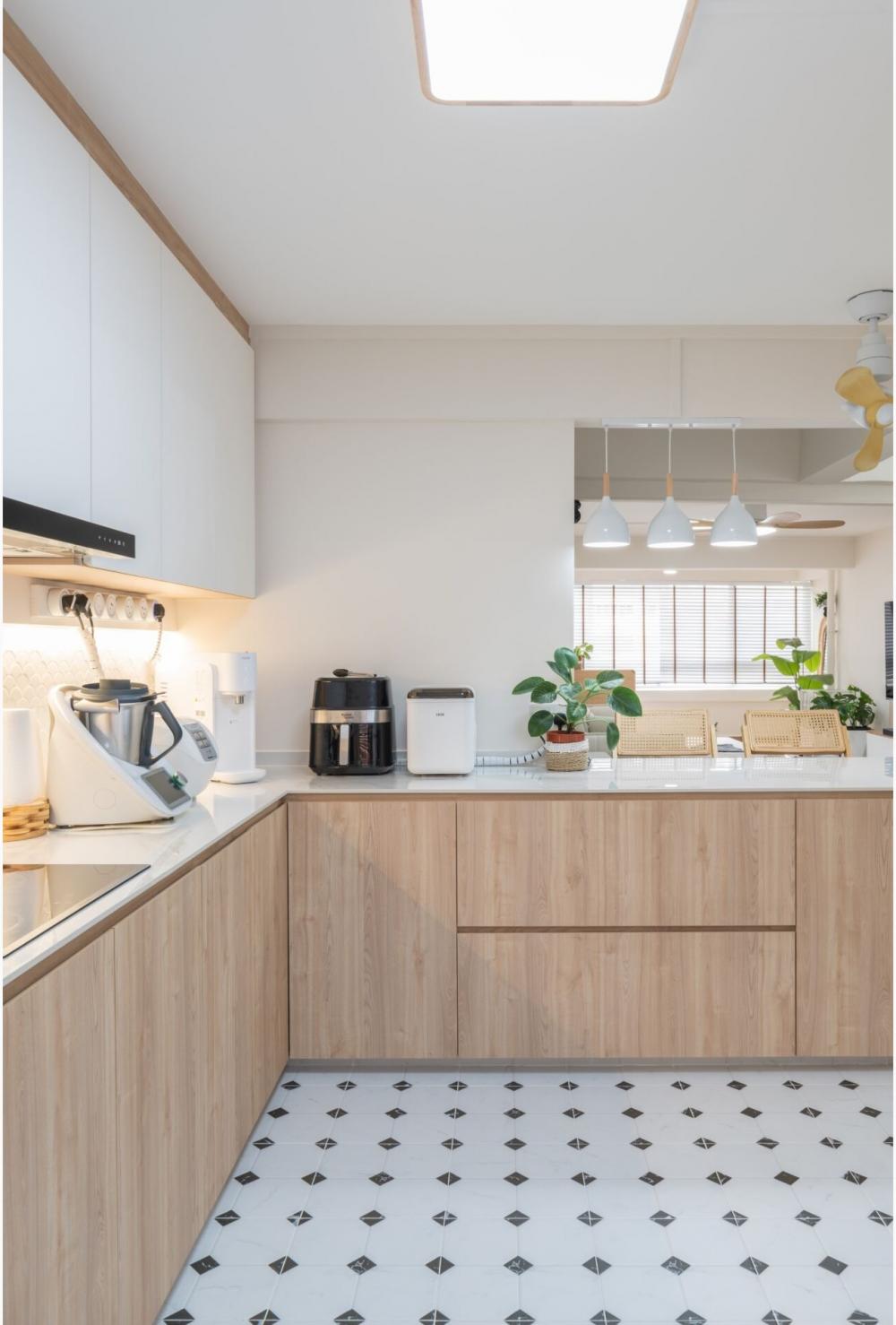 Minimalist Kitchen with Countertop and Homogeneous Tiles