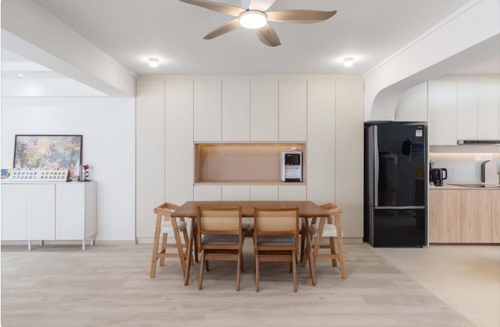 Minimalist Dining Room with Drop Light and Dining Table