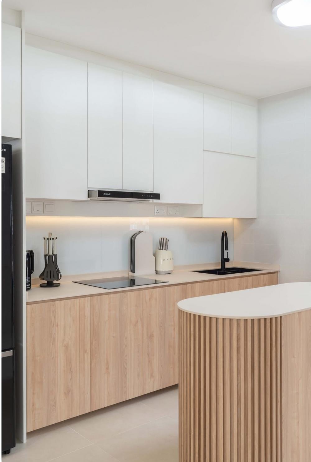 Minimalist Kitchen with Countertop and Homogeneous Tiles