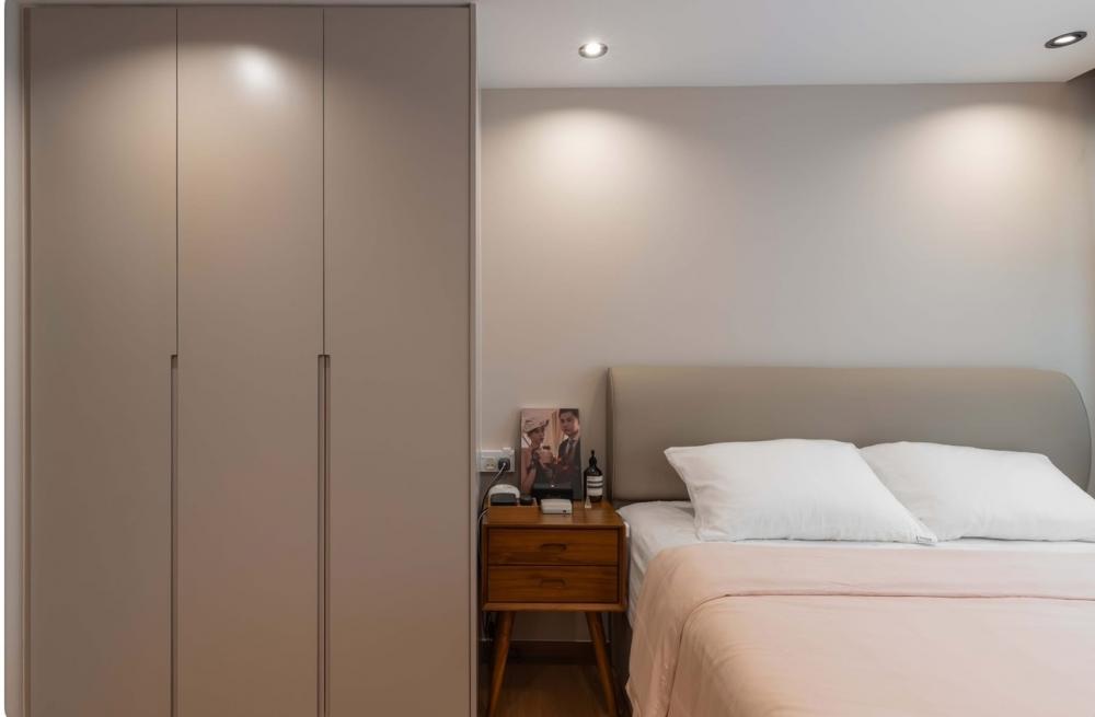 Modern Bedroom with Vinyl Flooring and Ceiling Light