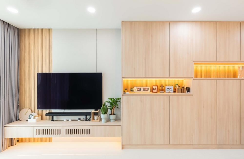 Contemporary Living Room with Bookshelf and Homogeneous Tiles