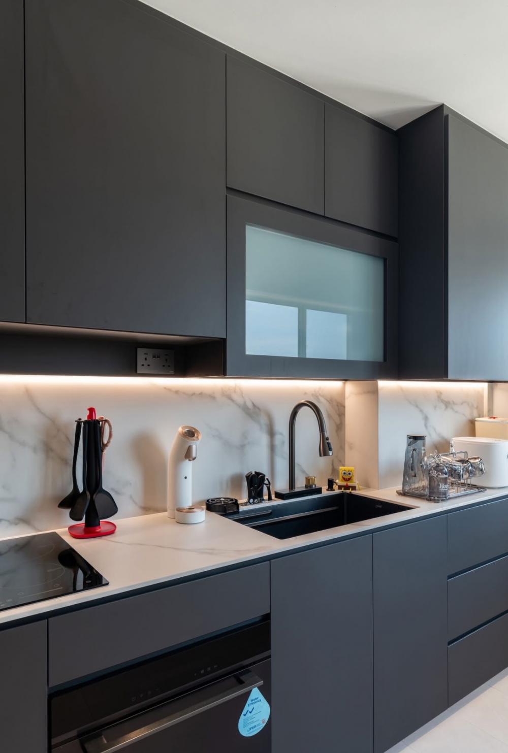 Modern Kitchen with Countertop and Homogeneous Tiles