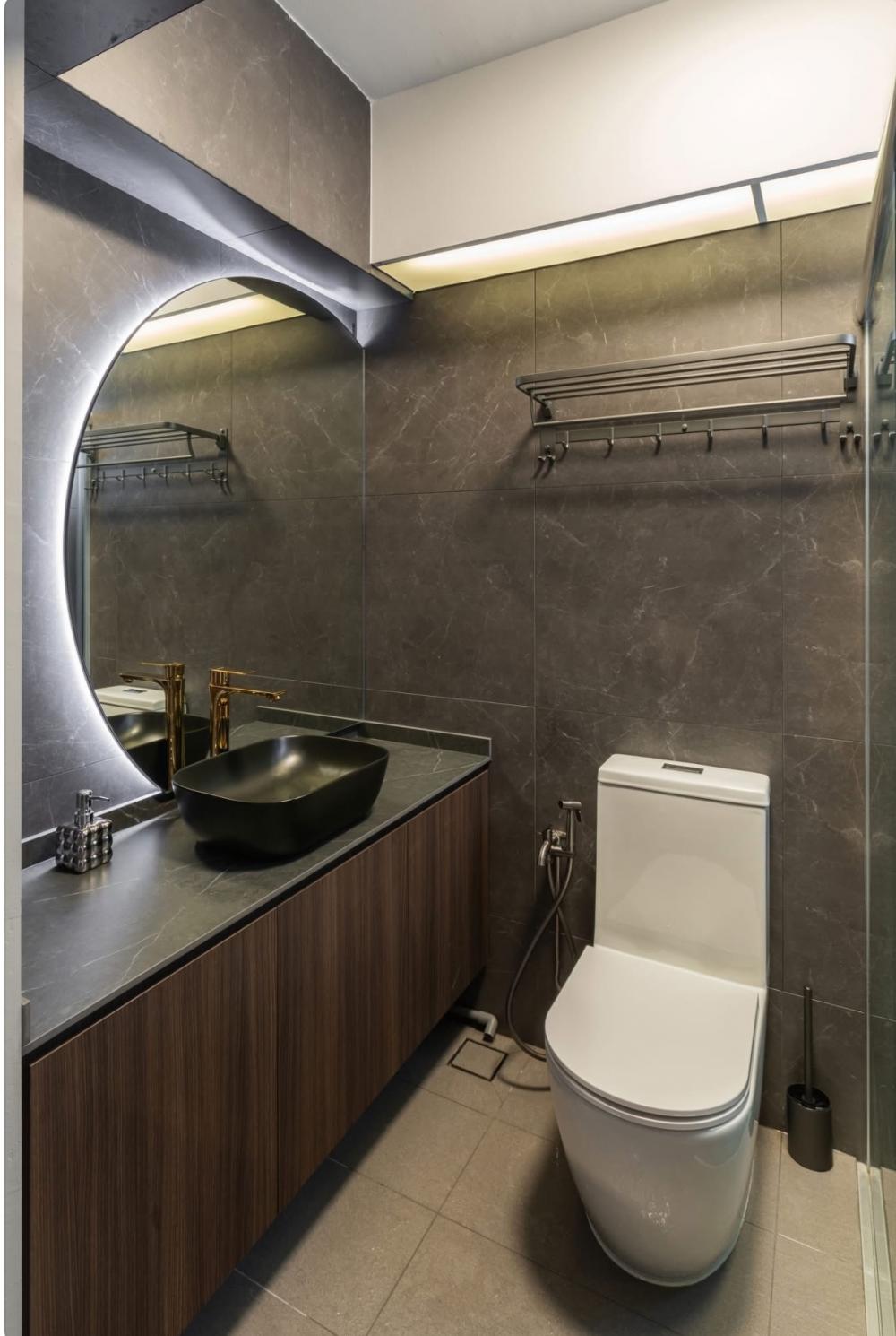 Modern Bathroom with Homogeneous Tiles and Mirror