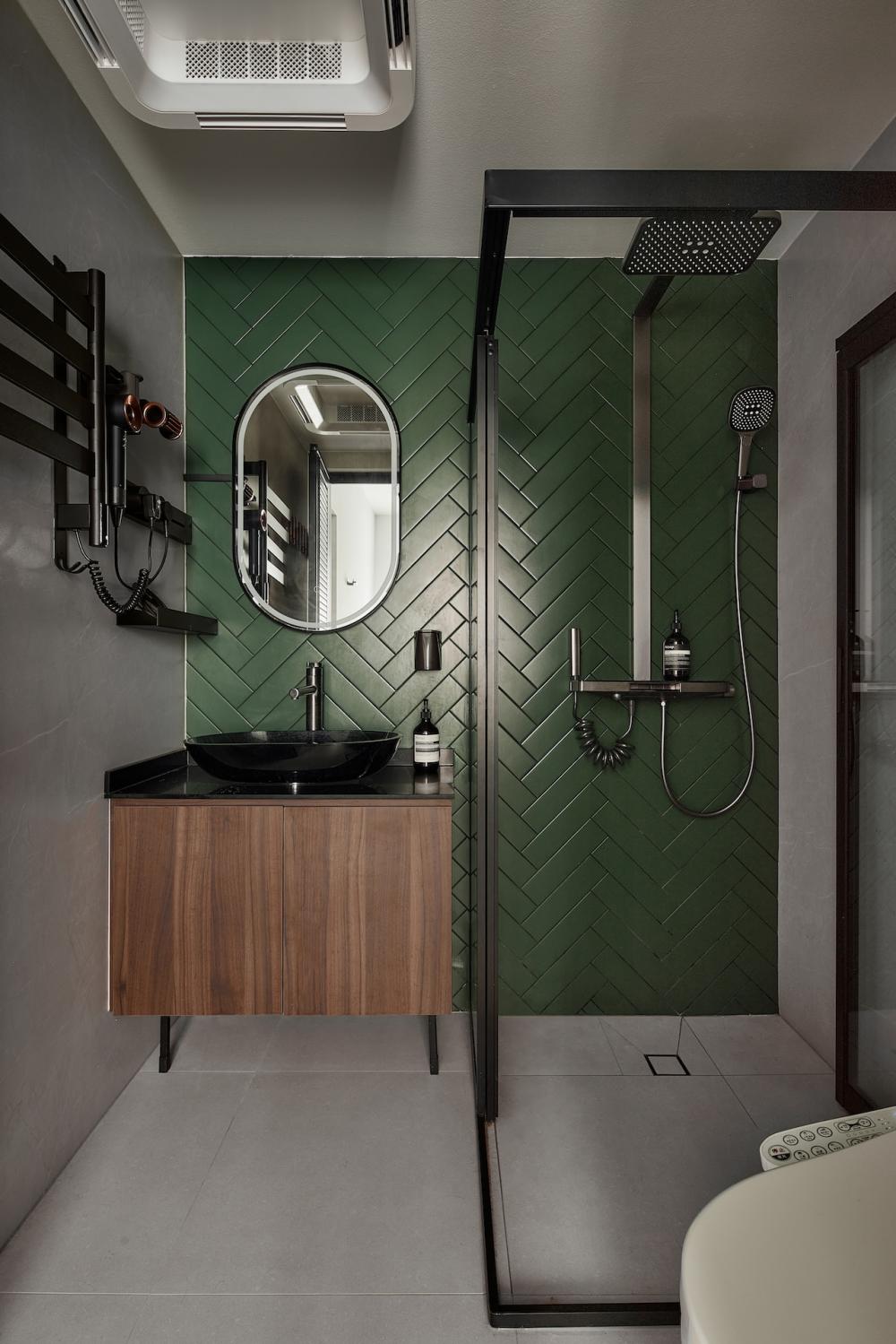 Contemporary Bathroom with Homogeneous Tiles and Mirror