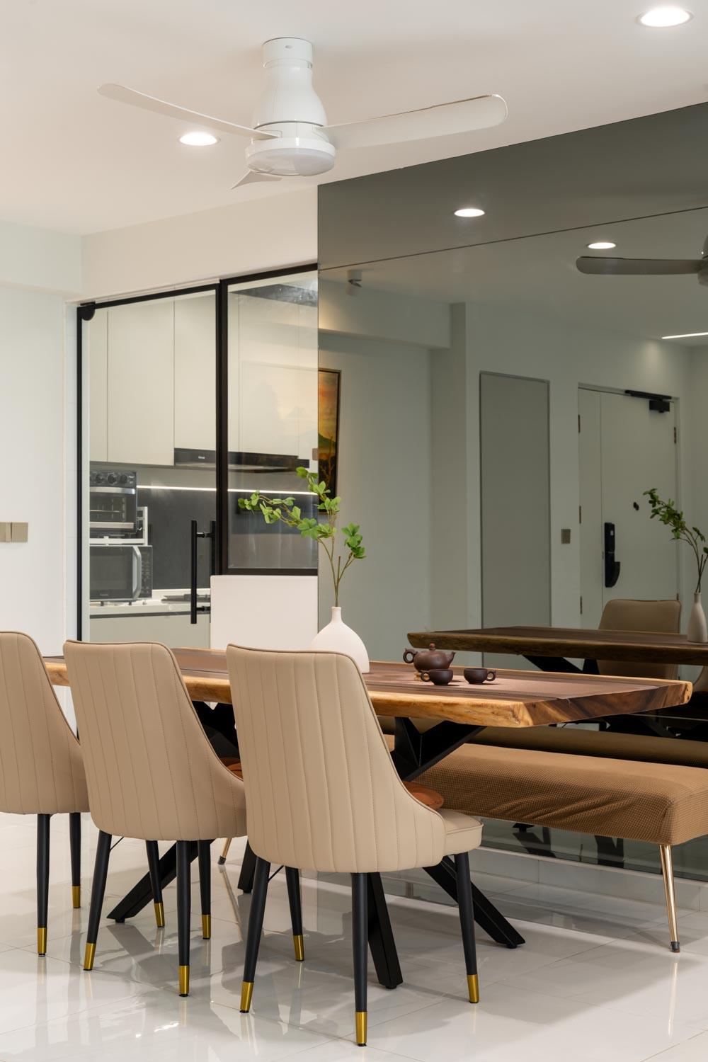 Contemporary Dining Room with Dining Table and Dining Chairs