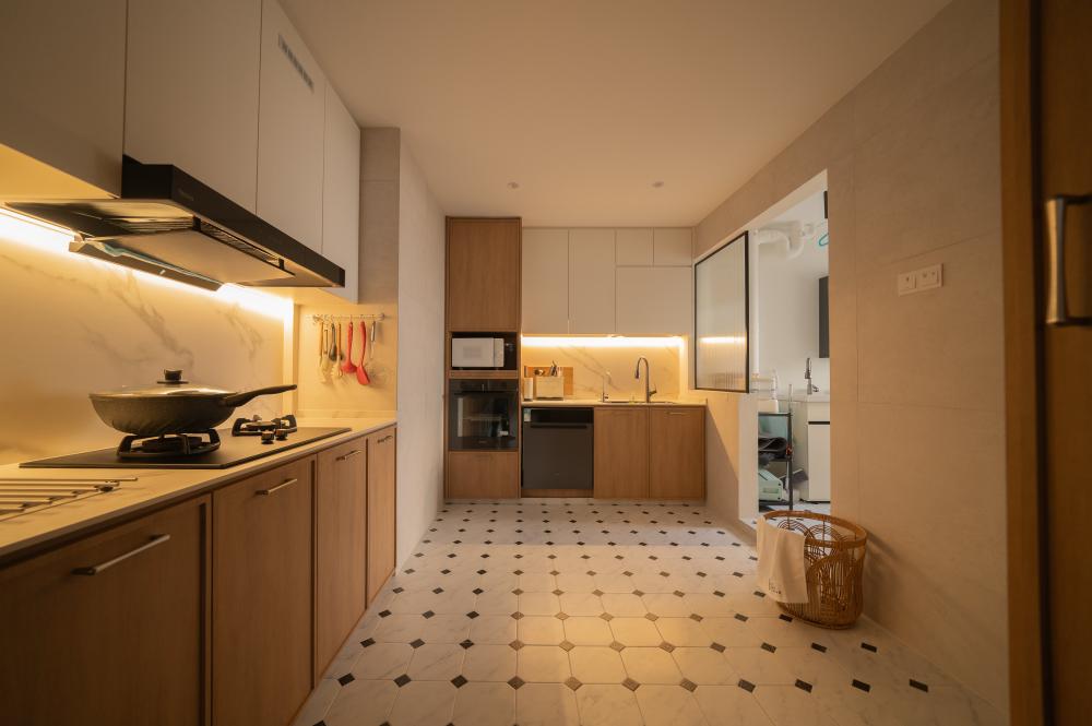 Minimalist Kitchen with Countertop and Mosaic