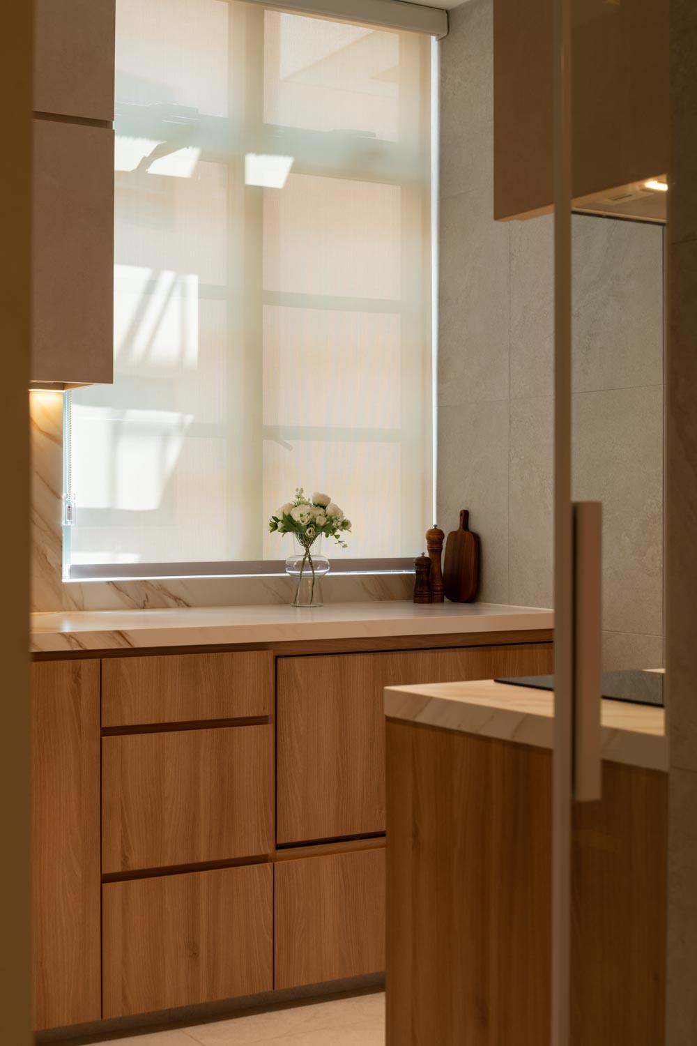Modern Kitchen with Kitchen Window and Open Kitchen